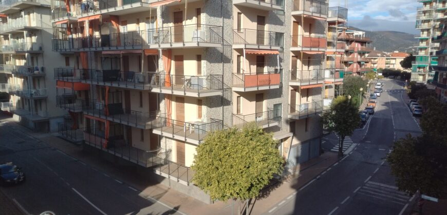 RIF. 230 B – BILOCALE  IN VIA PONTI OTTIME CONDIZIONI, ARREDATO . € 182000