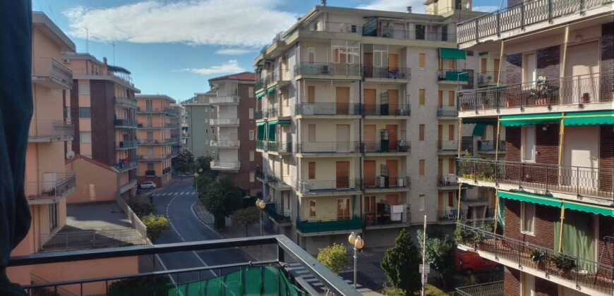 RIF. 230 B – BILOCALE  IN VIA PONTI OTTIME CONDIZIONI, ARREDATO . € 182000